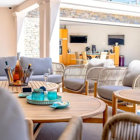 Magnificent Villa, Heated Pool, Air Cond, Sea View *