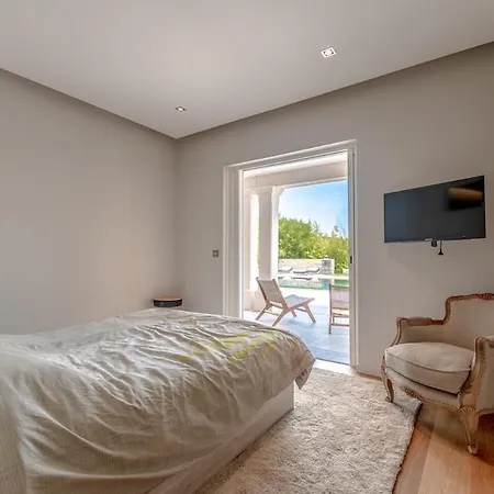 Magnificent Villa, Heated Pool, Air Cond, Sea View Вилла