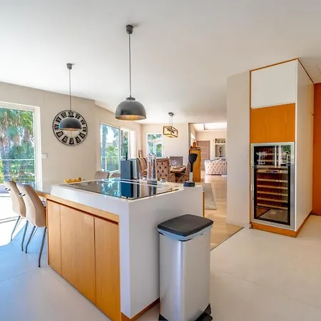 Magnificent Villa, Heated Pool, Air Cond, Sea View * Сент-Максим