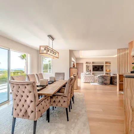 Magnificent Villa, Heated Pool, Air Cond, Sea View Вилла
