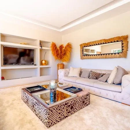 Magnificent Villa, Heated Pool, Air Cond, Sea View Вилла