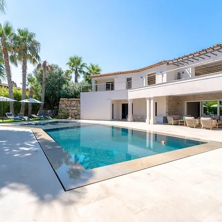 Magnificent Villa, Heated Pool, Air Cond, Sea View Вилла