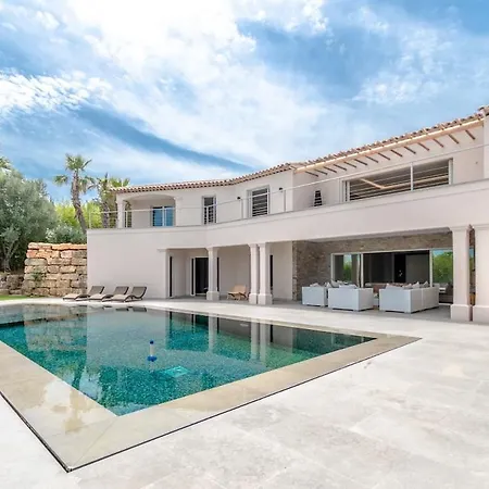 Magnificent Villa, Heated Pool, Air Cond, Sea View Вилла *