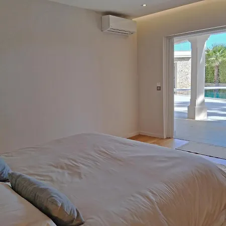 Villa Magnificent Villa, Heated Pool, Air Cond, Sea View *