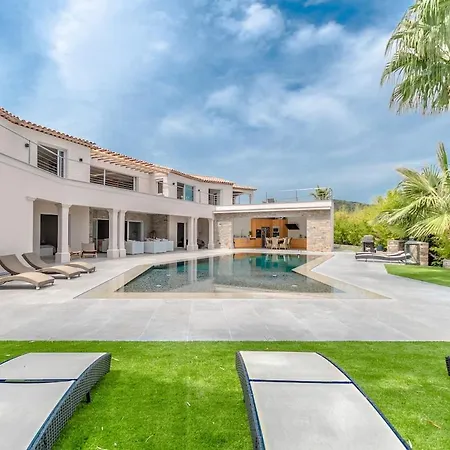 Magnificent Villa, Heated Pool, Air Cond, Sea View