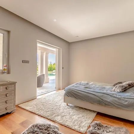 Magnificent Villa, Heated Pool, Air Cond, Sea View *