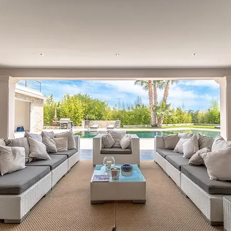 Magnificent Villa, Heated Pool, Air Cond, Sea View