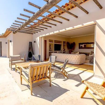 Villa Magnificent Villa, Heated Pool, Air Cond, Sea View *
