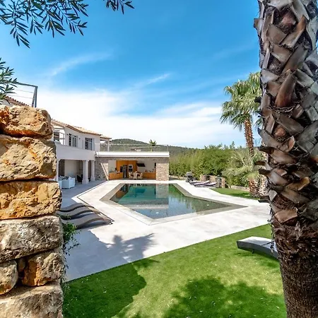 Magnificent Villa, Heated Pool, Air Cond, Sea View *