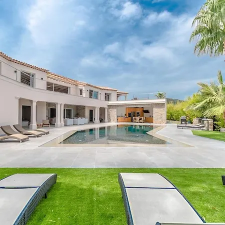Villa Magnificent Villa, Heated Pool, Air Cond, Sea View *